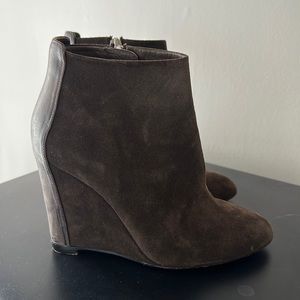 Delman brand made in Spain women booties size 6 suede material inside leather